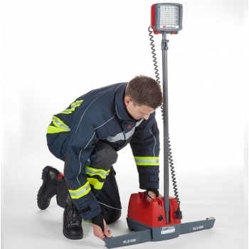 Przenośny, akumulatorowy system oświetleniowy (LED) - RLS 1000; wysokość do 1,8 m; Rosenbauer